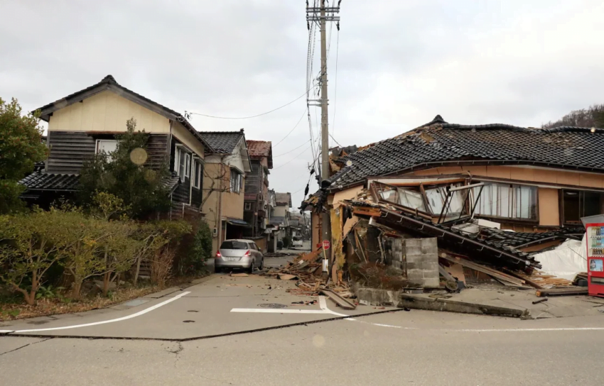 Japan Earthquake Crisis: 21 Shocks in 90 Minutes Damage Roads and Buildings, Tsunami Danger Looms, 33K Homes Lose Power